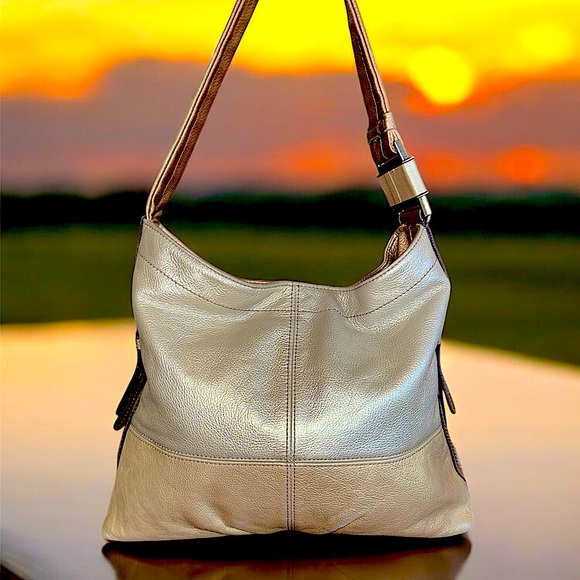 Tignanello Handbags - EUC! TIGNANELLO Shoulder Hobo Bag